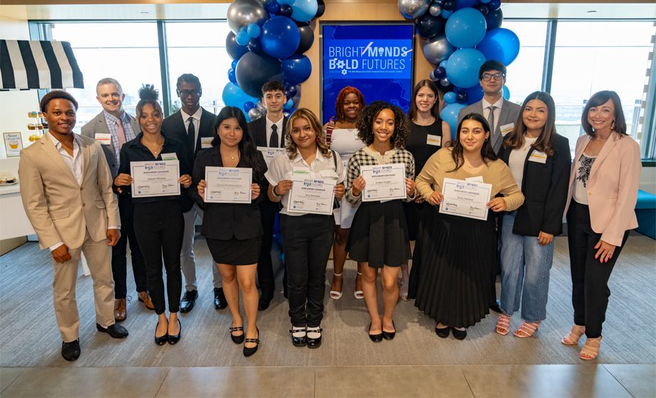Motorola Solutions Foundation and Calculated Genius award college scholarships to 40 Chicago students 